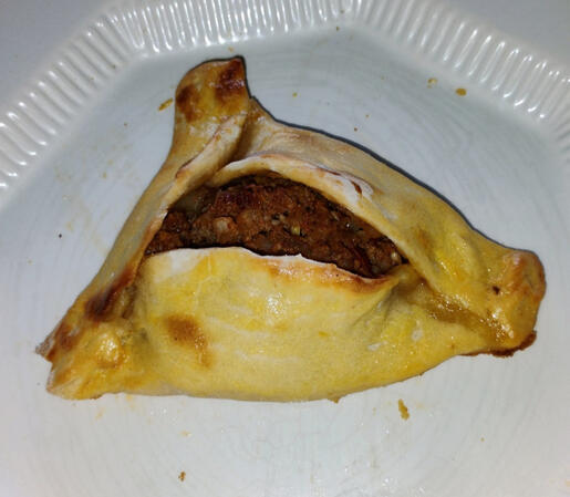 Fatay-Inspired: Juicy ground beef with tomatoes, onions, lemon & exotic spices.